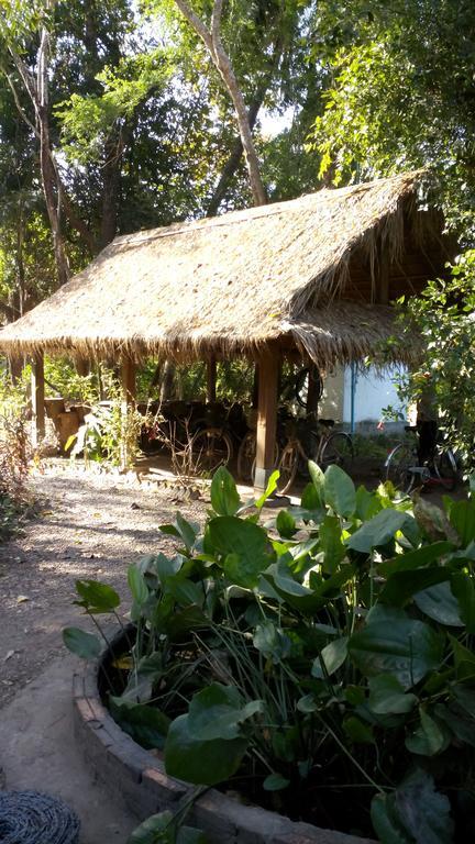 Arun Mekong Guesthouse Kratie Exterior photo